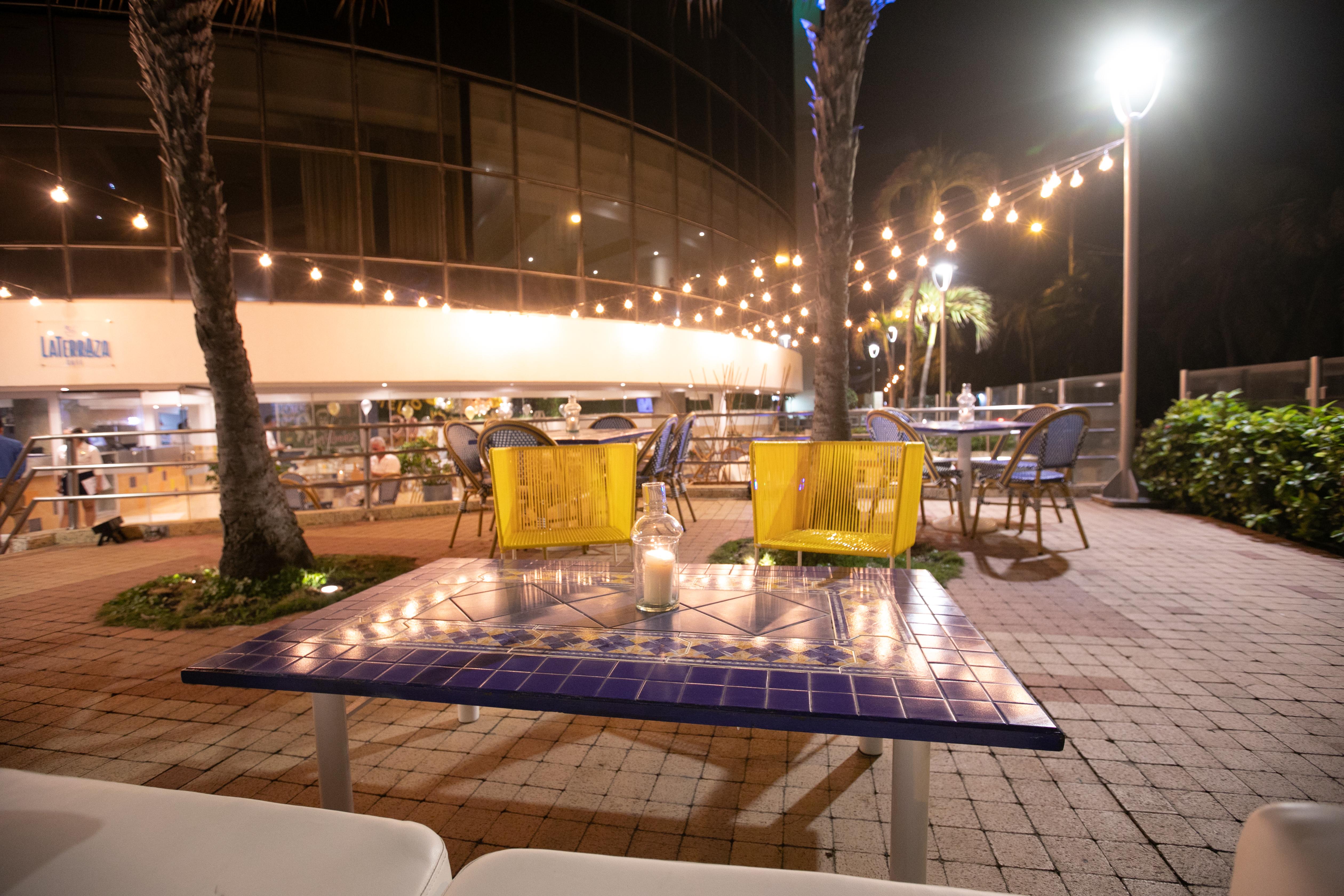 โรงแรมอัลมิรันเต การ์ตาเจนา Cartagena ภายนอก รูปภาพ The patio at the hotel