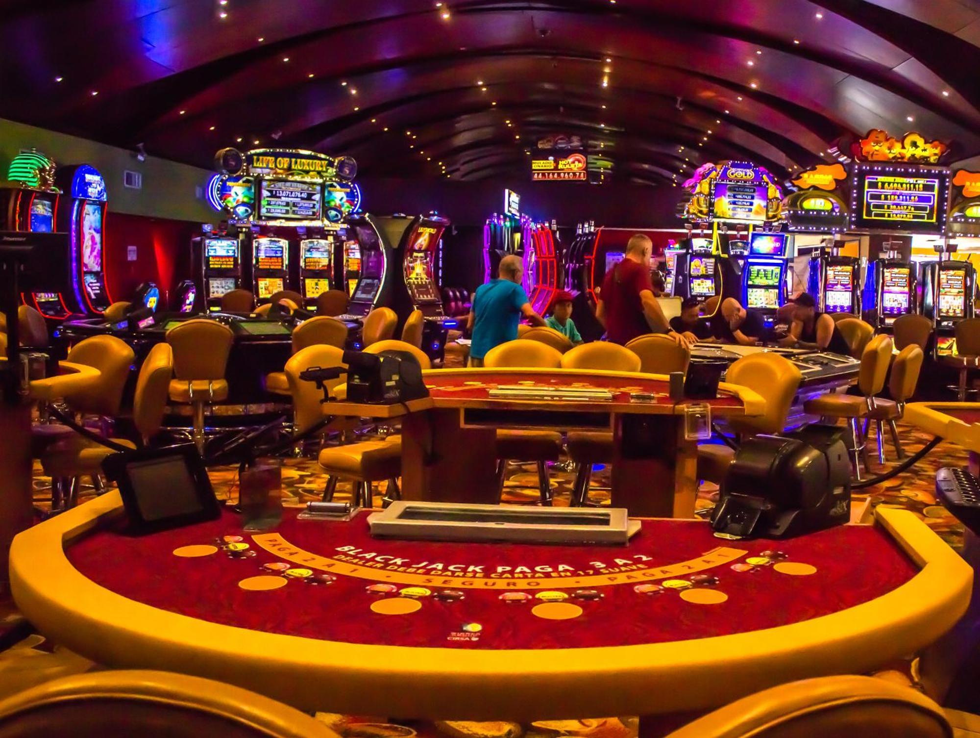 โรงแรมอัลมิรันเต การ์ตาเจนา Cartagena ภายนอก รูปภาพ Casino Slots